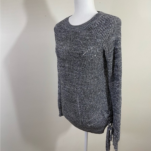 So sz med sweater crew neck in a heather knit blk/off white - Picture 11 of 14